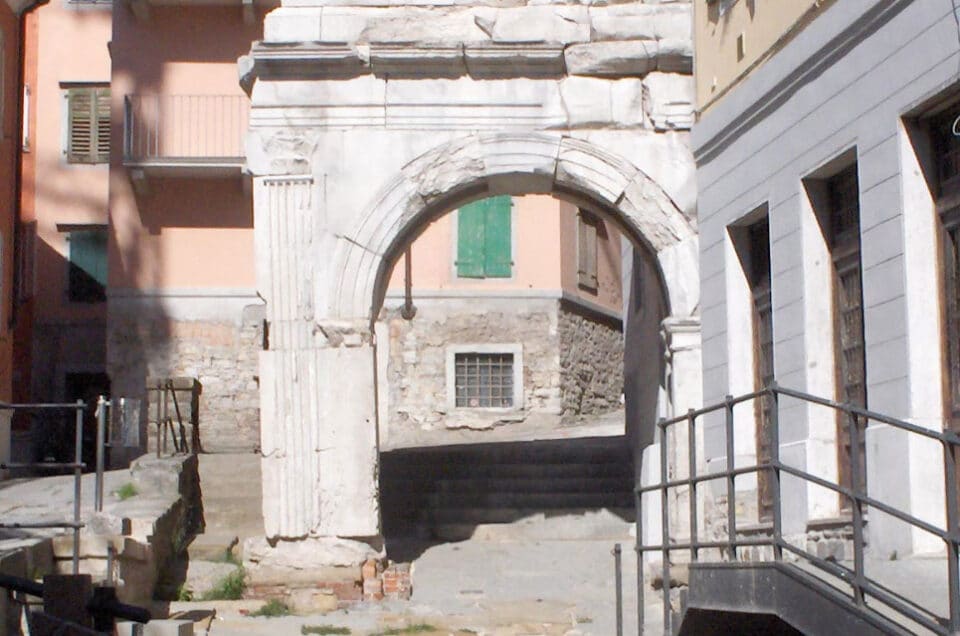 L’arco di Riccardo – Il propileo in Pietra di Aurisina dell’età Flavia a Trieste