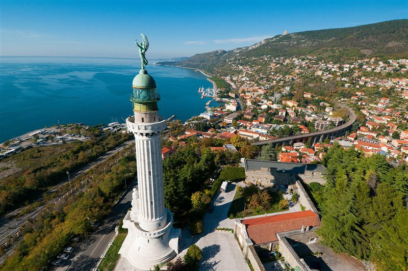 Il Faro della Vittoria a Trieste – Un’anima d’Aurisina per una solidità imperitura
