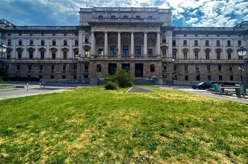 Il Palazzo di Giustizia di Trieste: Un'Opera Eterna Nata da una Lunga Storia