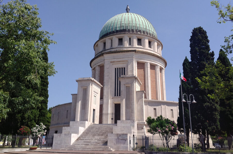 Il Tempio Votivo del Lido: Un Monolite di Aurisina tra Fede e Memoria