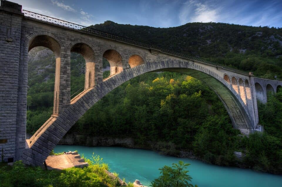 Il Ponte di Salcano – “Gigante di Pietra” e primato per essere la prima opera ingegneristica al mondo in marmo